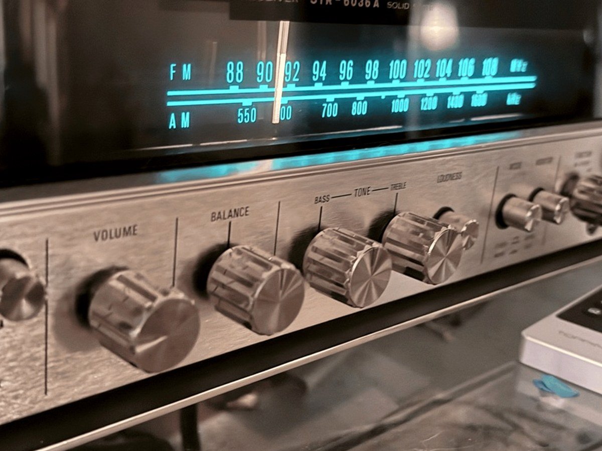 Vintage receiver with an illuminated tuner display